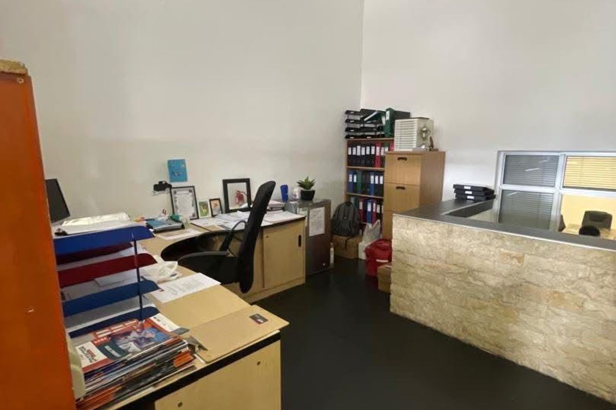 Business property for sale - Photo 5