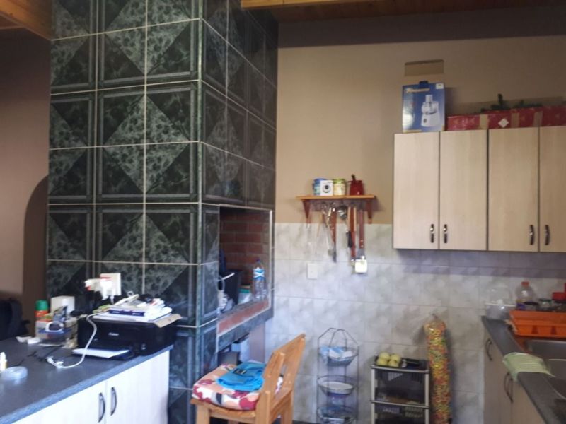 FOR SALE- 3 BEDROOM HOUSE IN HENTIESBAY, NAMIBIA - Photo 6