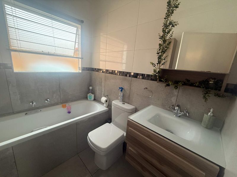 Modern, Move-In Ready Home with Solar – Secure Complex Living at Its Best! - Photo 8