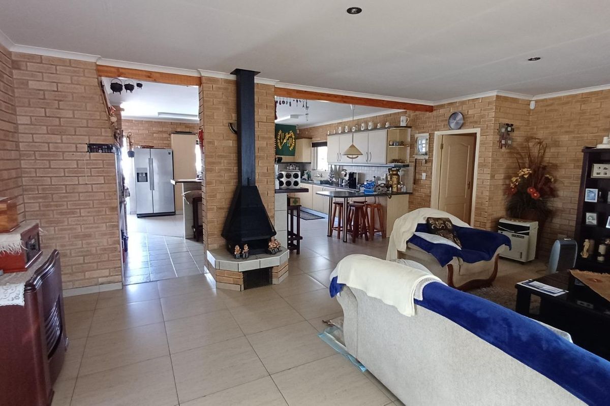 Family home with flat - Photo 2