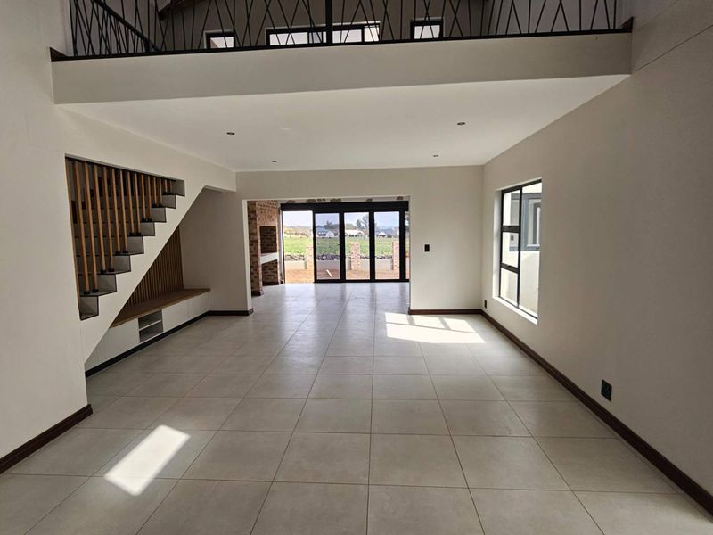 4 Bedroom Luxury Family Home in Landsmeer Estate - Photo 8