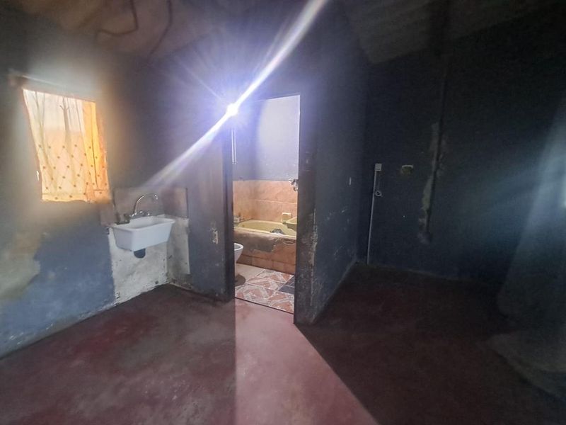 1 Bedroom House In Kaalfontein Ext 07 - Photo 2