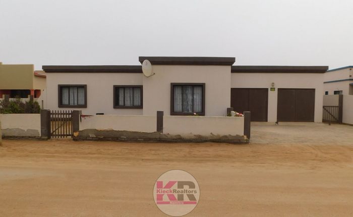 Property #2499830, House For Sale in Henties Bay Central