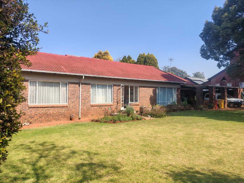 EXCLUSIVE MANDATE - LOVELY FAMILY HOME - CLOSE TO SCHOOLS - Photo 5