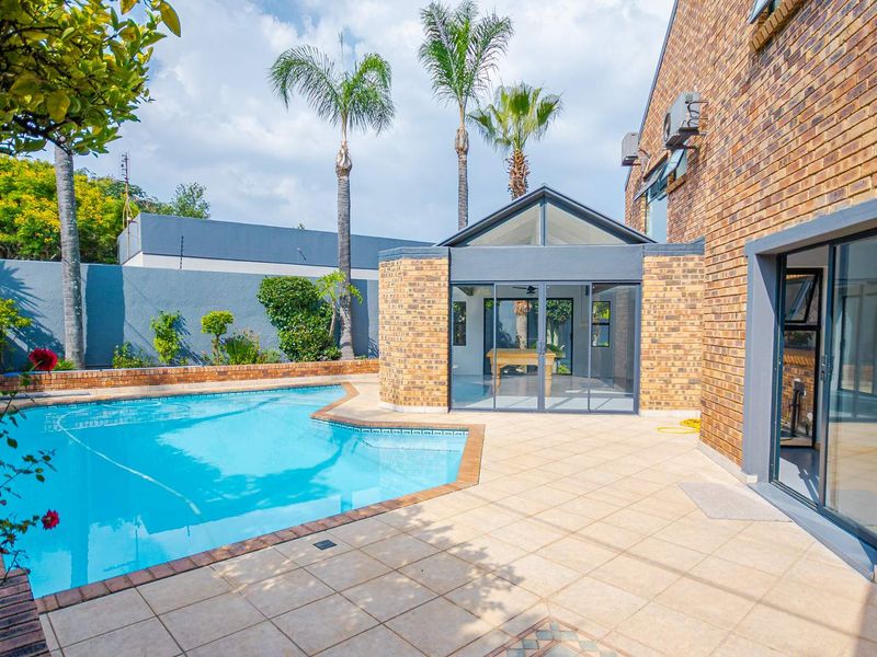 Beautiful family home with a view. - Photo 9