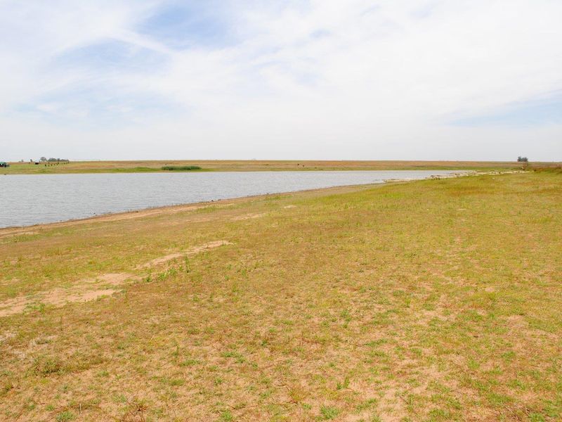Vaal Dam water front stands from 1.5ha 20Km from Vaal Marina - Photo 2