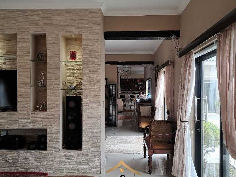 Entertainer’s DREAM!!! Immaculate 3 bedroom family home with swimming pool for sale in Walvis Bay - Photo 3