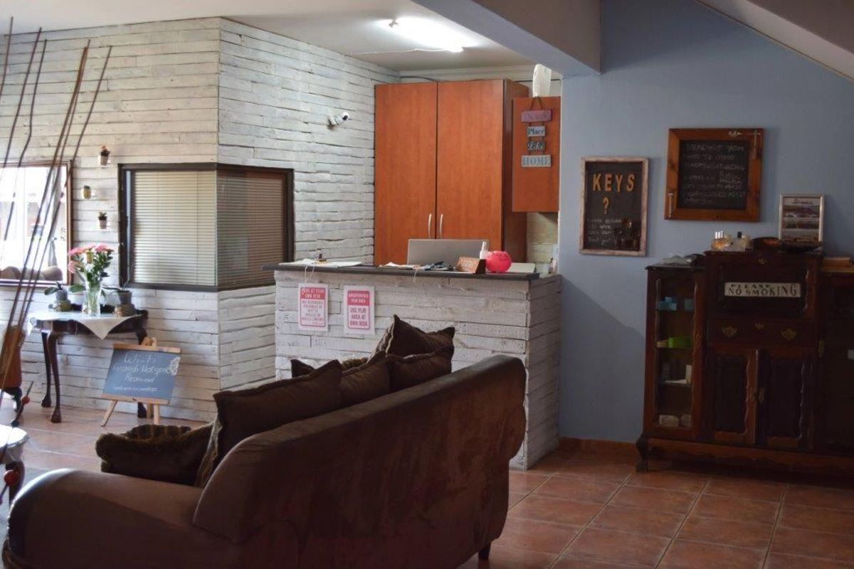 24 Bedroom Guesthouse with Sea View - Photo 2