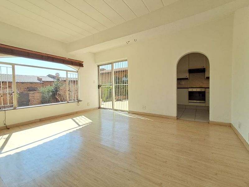 1 Bedroom Duplex Unit in Corlett Gardens - Photo 8