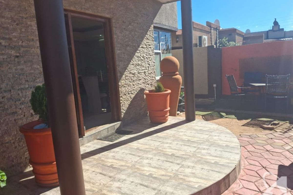 FOR SALE: 5-Bedroom Double Storey in Cimbebasia – N$2,772,000 - Photo 3