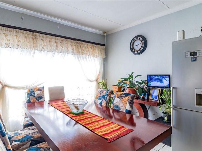 A SPACIOUS HOUSE - Photo 8