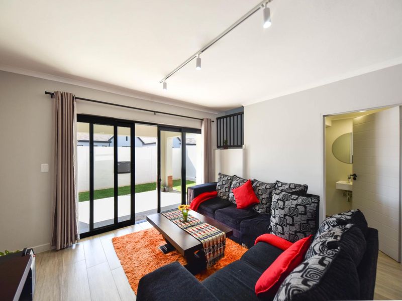 Modern three bedroom duplex - recently built - Olympus - Photo 5