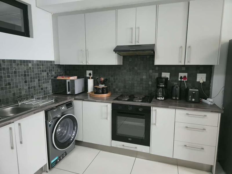 Comfortable living space - Photo 5