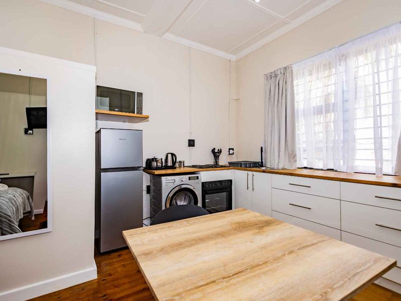 Urban Oaks Guest House - Photo 7