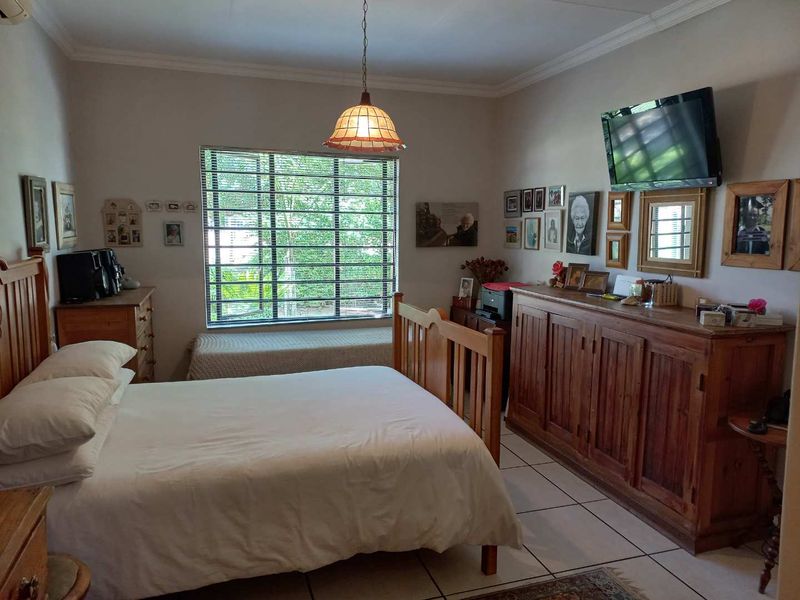 Stunning, sturdy house in popular area - Photo 8