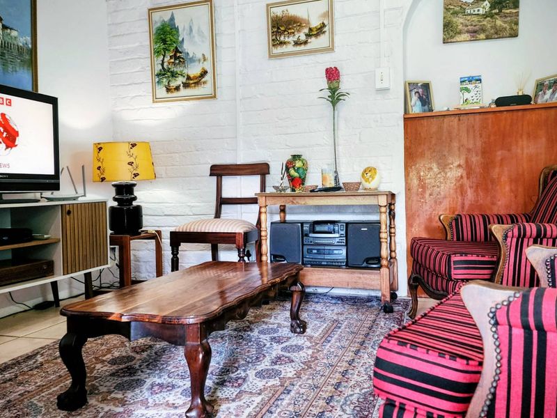 Spacious 3-Storey A-Frame Home with Multi-Unit Potential - Photo 4