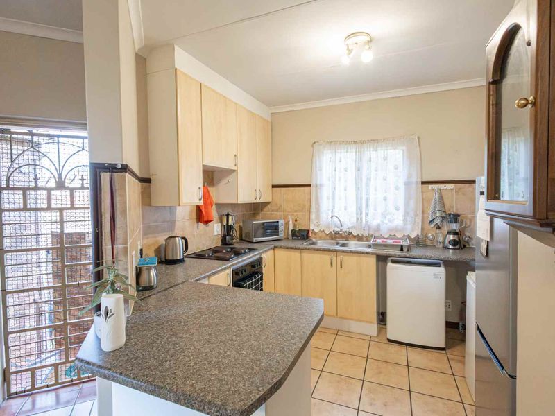 2 Bedroom Top-Floor Apartment for Sale in Papillon Equestria - Photo 10