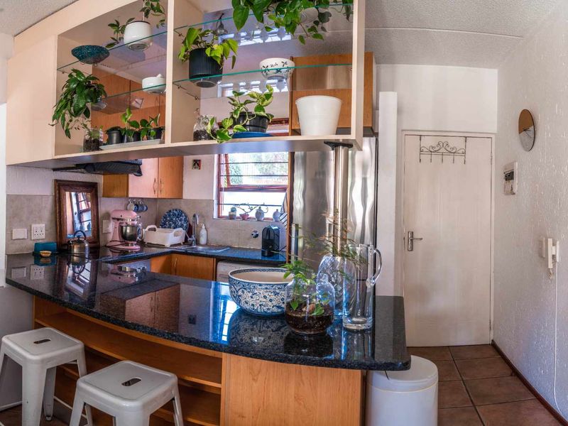 Popular 1 bedroom garden apartment - Photo 4