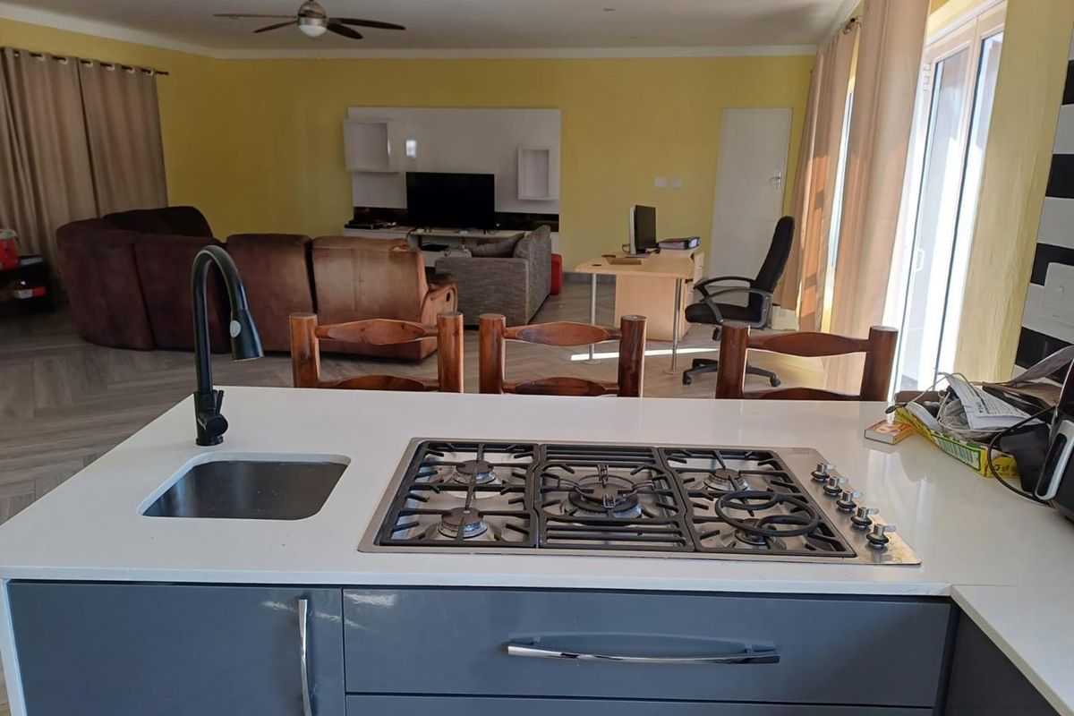 Serene Oasis: 4-Bedroom Home with Pool, Gardens, and Staff Quarters - Photo 2