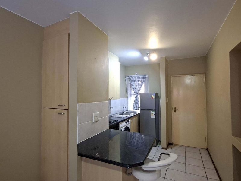 Lovely garden studio apartment available in Bryanston - Photo 4