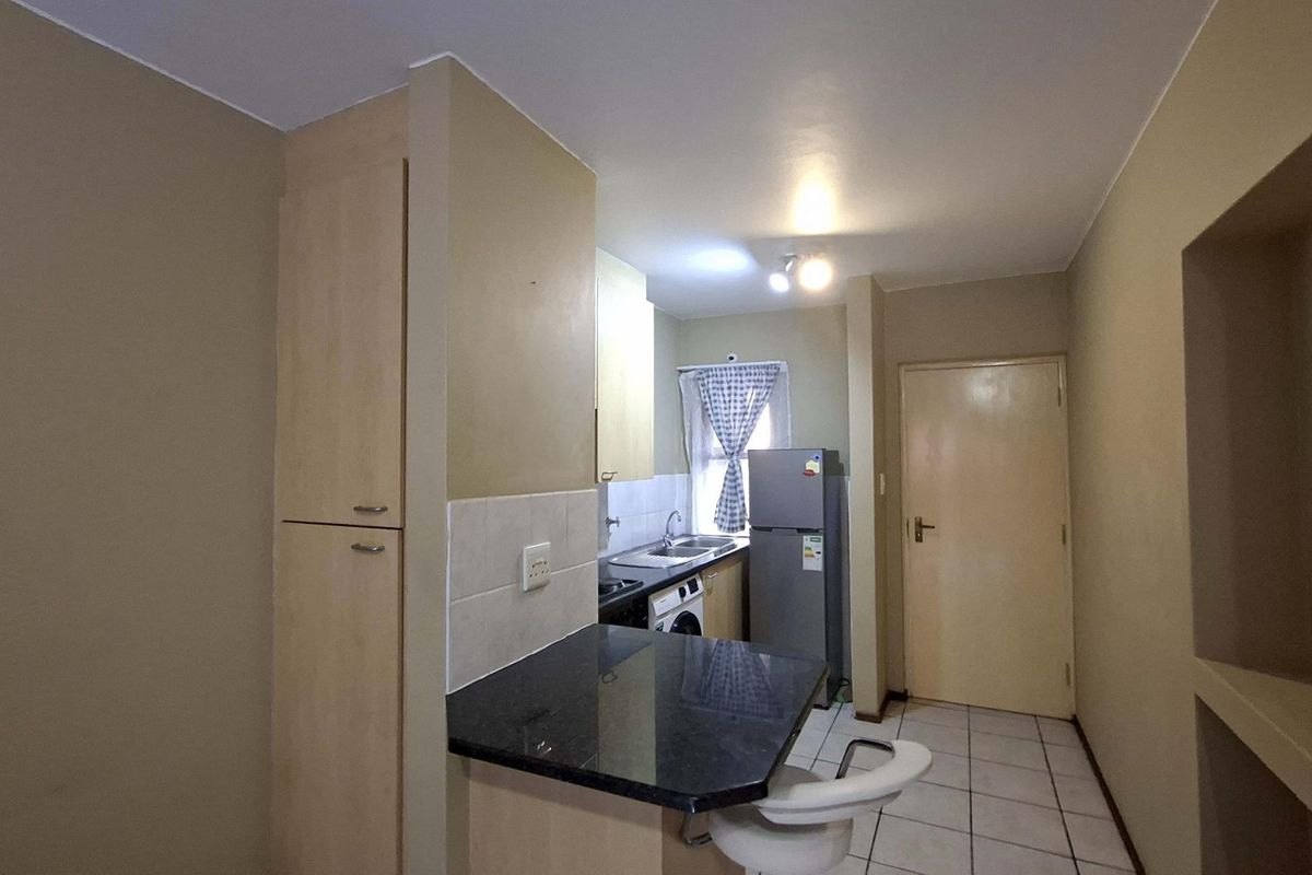 Lovely garden studio apartment available in Bryanston - Photo 4