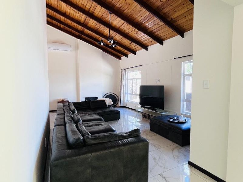 BEAUTIFUL 4 BEDROOM HOME FOR SALE IN SOUGHT-AFTER EROS |N$ 4,950,000 (excluding costs) - Photo 6