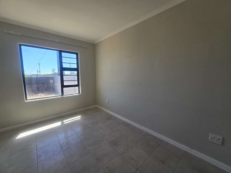 Lock-Up and go comfort in the heart of Newton Park - Photo 5