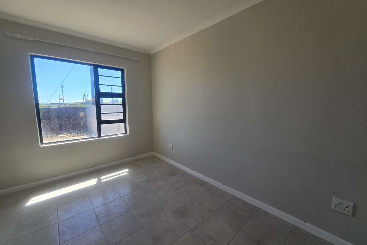 Lock-Up and go comfort in the heart of Newton Park - Photo 5