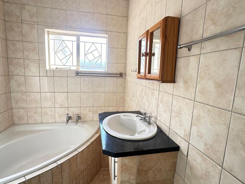 Charming 1 Bedroom Garden Cottage for Rent - Photo 8