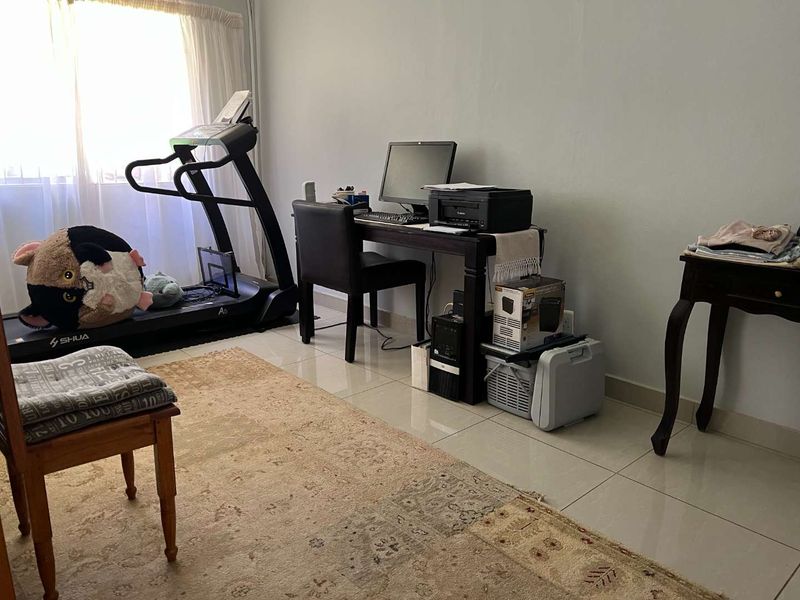 ATTRACTIVE MODERN HOME - Photo 8