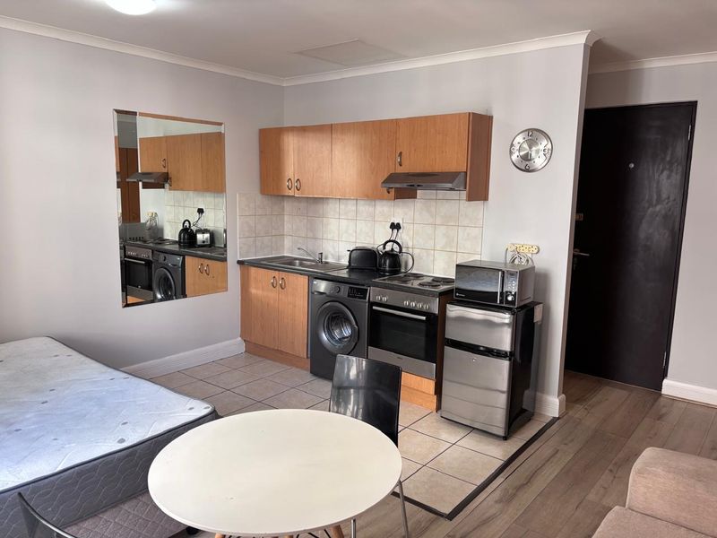 SUPERB STUDIO - Partially FURNISHED - Photo 4