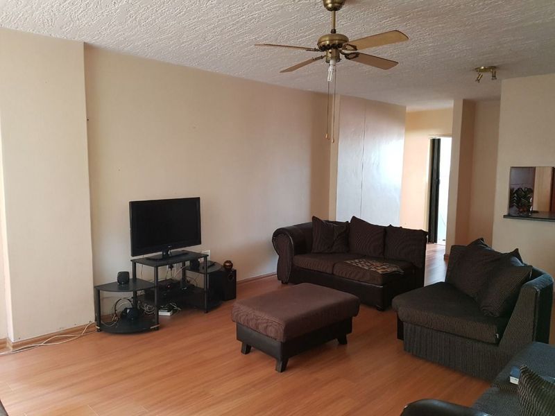 Live in Silverton's Heart: Spacious 2.5 Bed Apartment Awaits! - Photo 4