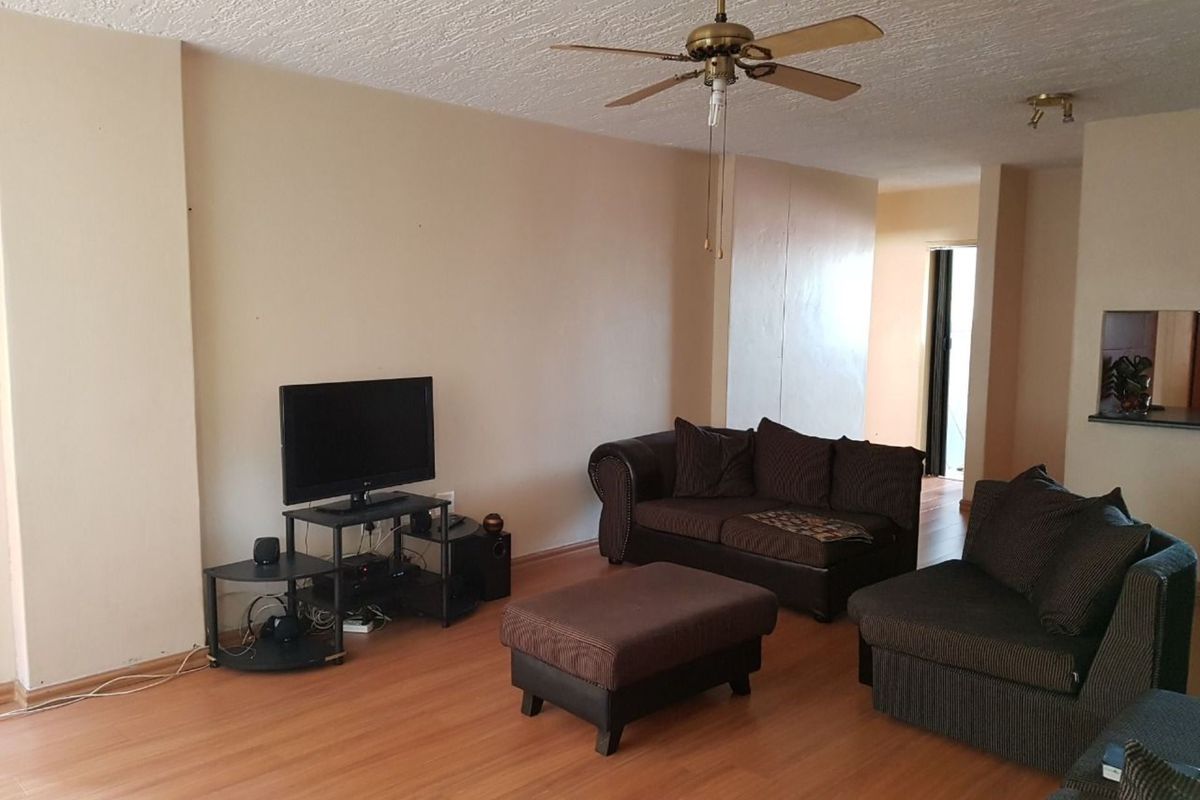 Live in Silverton's Heart: Spacious 2.5 Bed Apartment Awaits! - Photo 4