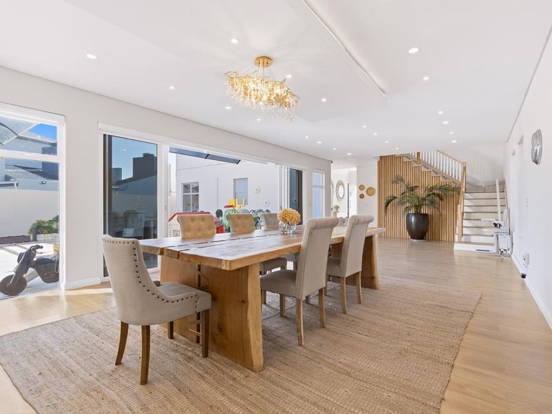 Exquisite Contemporary Residence in Prestigious Sagewood Estate - Photo 3