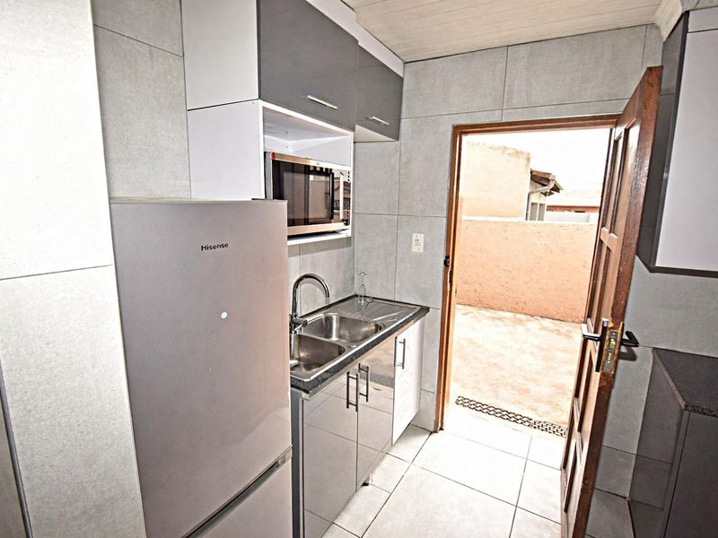 Welcome to your new home! - Photo 7