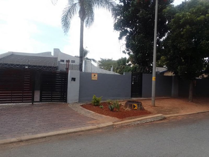 House for Rent in Norkem Park Kempton Park - Photo 2