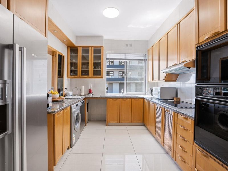 Expansive Frontline Apartment with Spectacular Promenade and Ocean Views - Photo 7