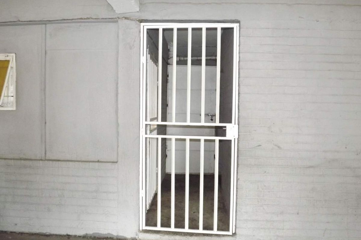 **Charming Room for Rent in Prime Location** - Photo 3