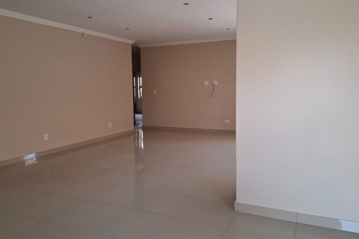 Beautiful Spacious Cluster Home - Photo 3