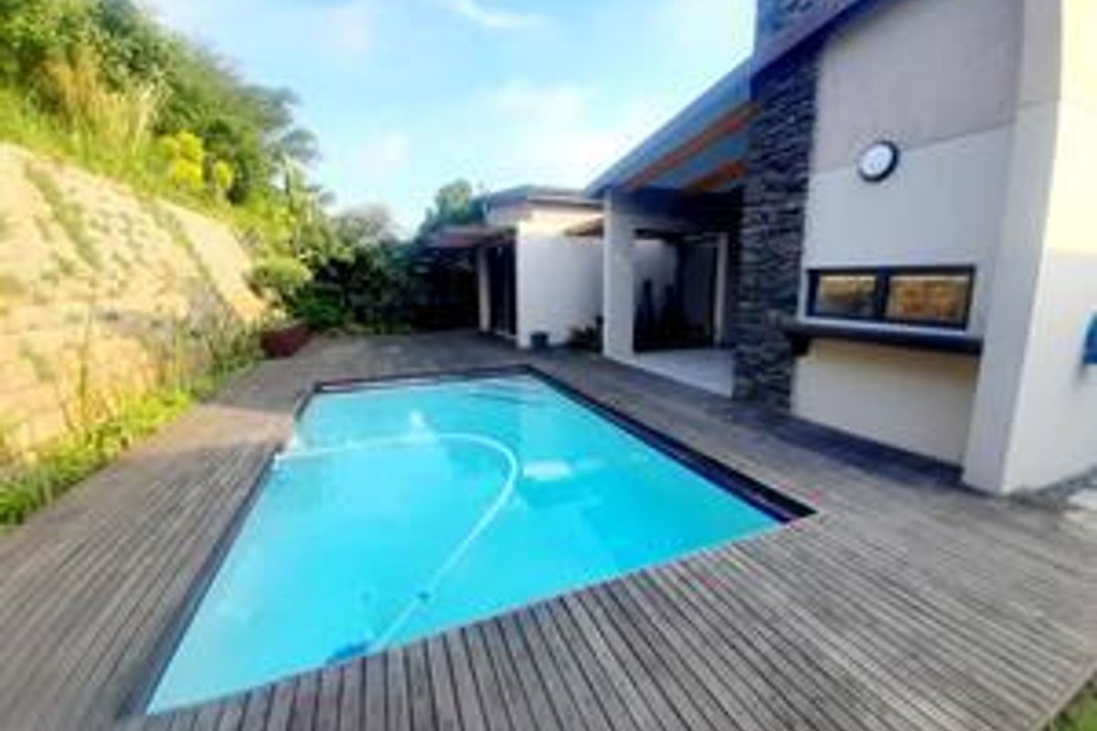 Stylish Home for Rental in Palm Lakes Estate - Photo 4