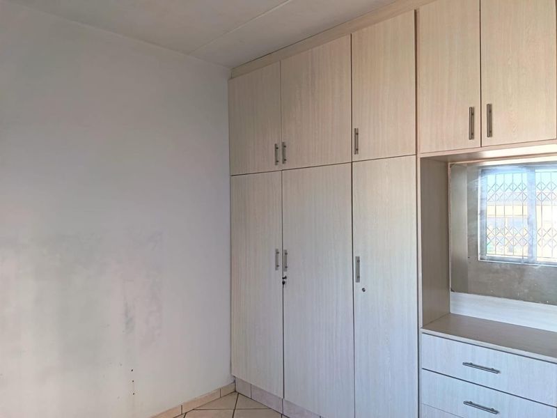 2 Bedroom Flat for sale in Woodhurst - Photo 8