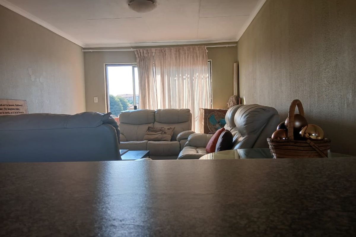 Pet-Friendly Paradise: Spacious 3-Bedroom Apartment Awaits! - Photo 3