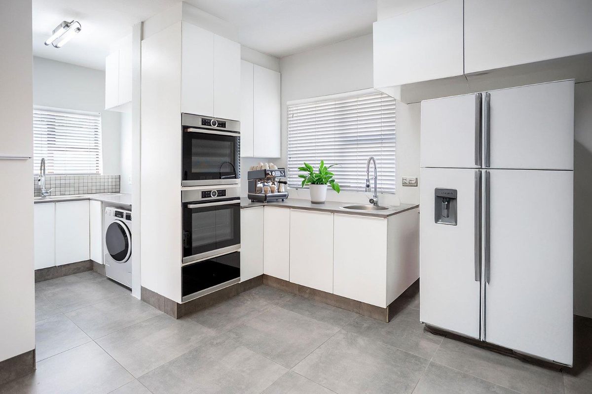 Luxury Modern Renovation in Sought-After Security Estate - Photo 3