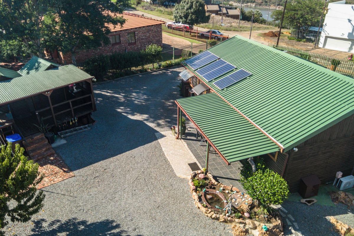 Elegant 3 Bedroom Home with Uninterrupted Vaal River Views - Photo 2