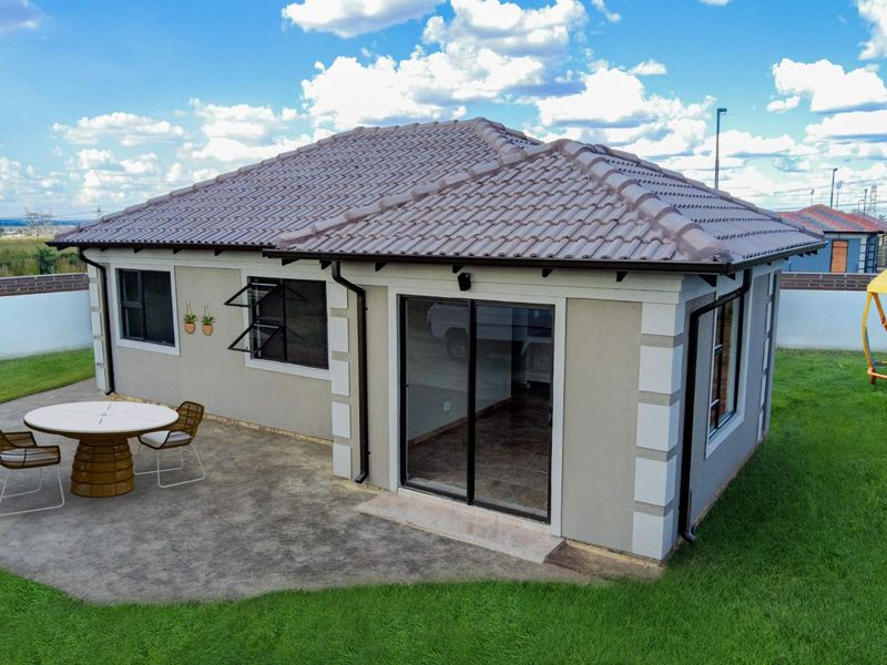 OFF PLAN NEW DEVELOPMENT, ALL COSTS INCLUDED, BUY DIRECT FROM THE DEVELOPER, FULL TITLE STANDS. NO DEPOSITS / 100% BONDS (dependent on client profile) (You may - Photo 2