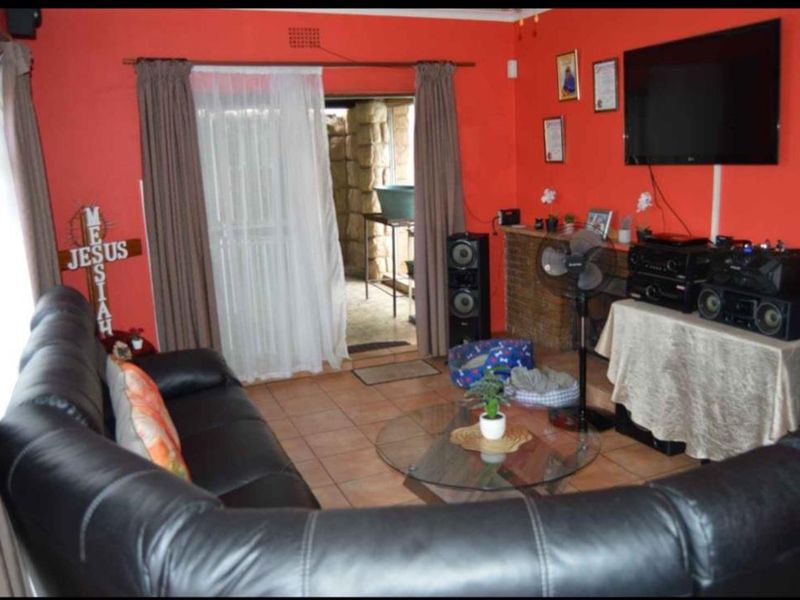 Family Home for Sale with Flatlet - Photo 4