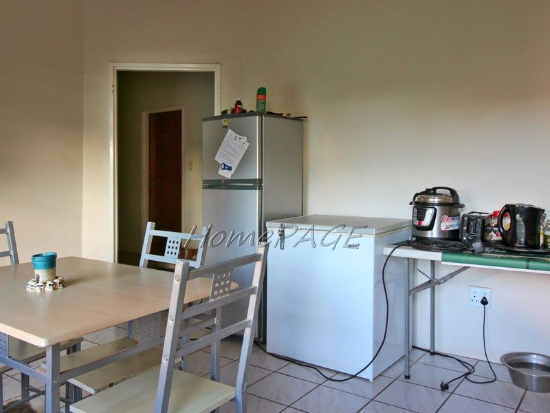 Otjiwarongo:  4 Bedr Corner Property Close to Schools FOR SALE - Photo 4