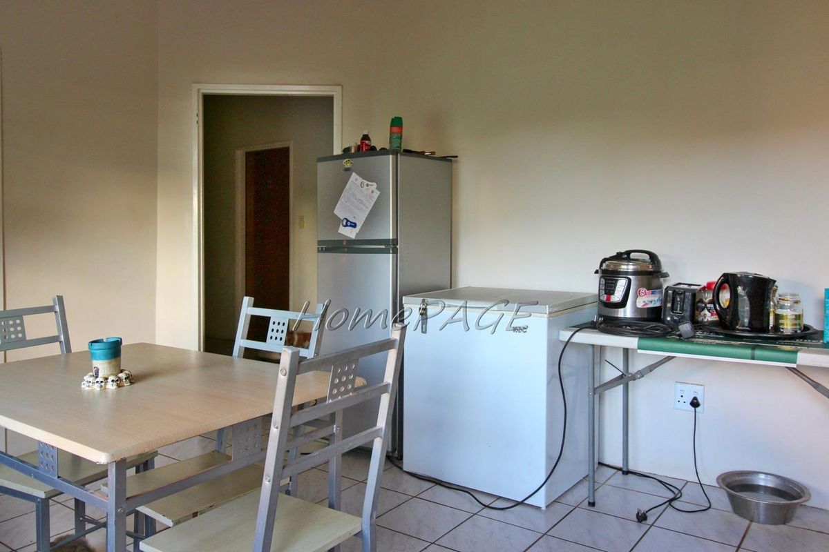 Otjiwarongo:  4 Bedr Corner Property Close to Schools FOR SALE - Photo 4