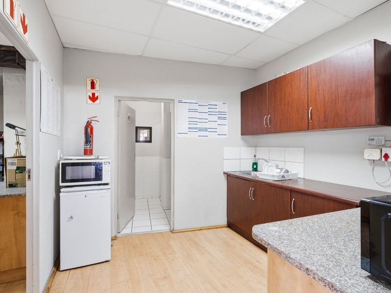 BESPOKE GARDENS SHOWROOM/RETAIL SECTION FOR SALE - Photo 10