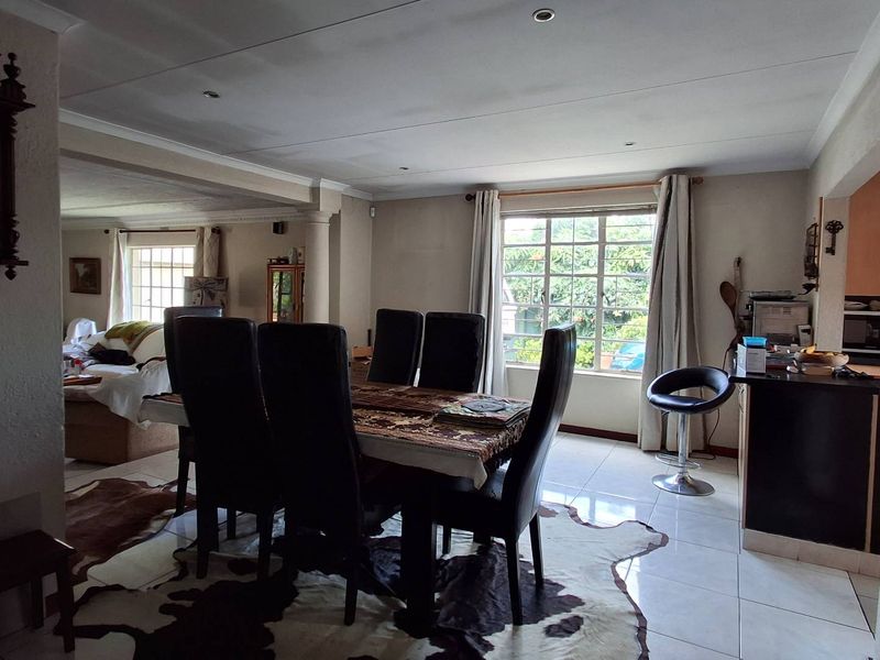 Lovely 3 Bedroom House - Photo 7